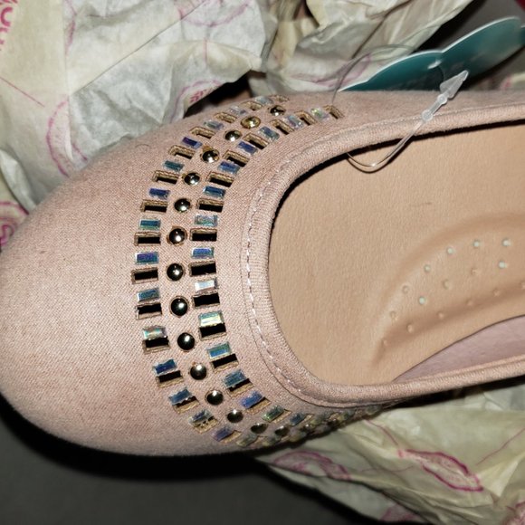 So. Girls ballet flat with cut outs and jeweled front.  Color is blush Size 2 - Picture 5 of 7
